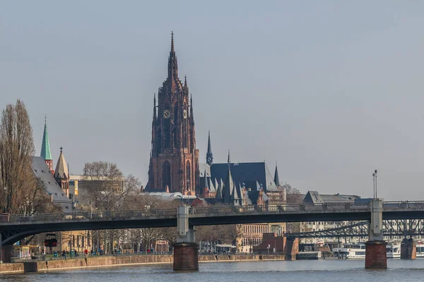 Catedral Frankfurt Con Río Main Primavera Capital Del Estado Hesse —  Fotos de Stock