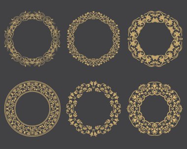 Altın dekoratif çerçeve ayarla. Dairesel barok süsü. Mesajın yeri. Monogram, logo, düğün davetiyesi, menü için kullanılabilir. Vektör grafikleri.