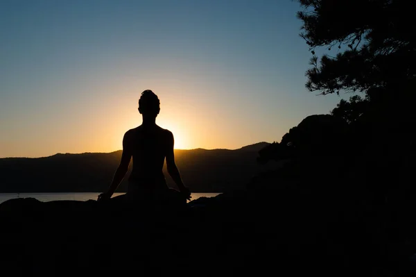 Serenity Yoga Practicing Twilight Sunset Time Meditation — Stock Photo, Image