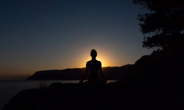 Serenity Yoga Practicing Twilight Sunset Time Meditation — Stock Photo, Image