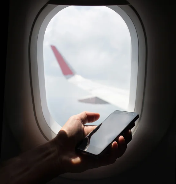 飛行機での携帯電話 — ストック写真