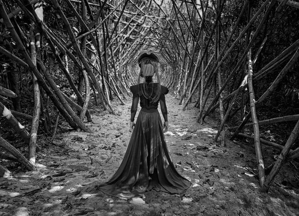 The black queen.black and white photo of the girl freak running — Stock Photo, Image