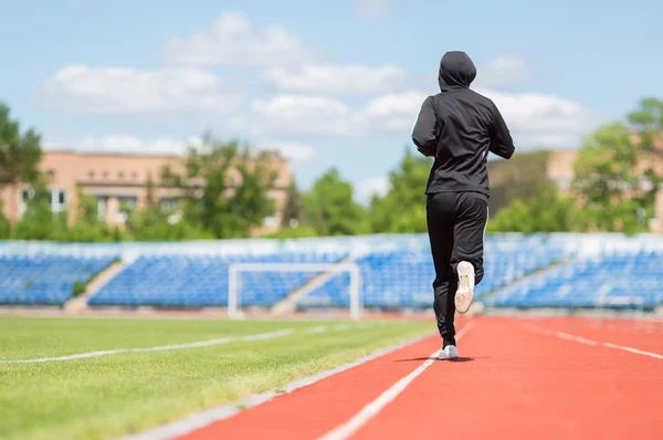 Entrenamiento. atleta de la cinta de correr en el estadio —  Fotos de Stock