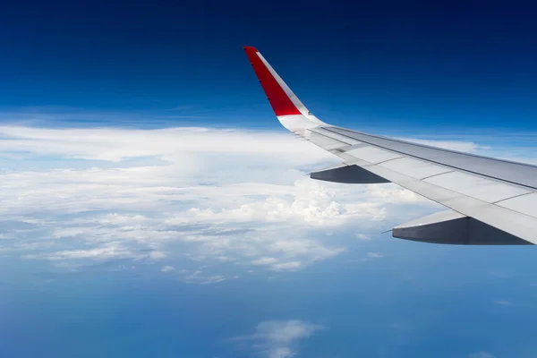 飛行機の窓から積雲 clouds.photo のビュー — ストック写真