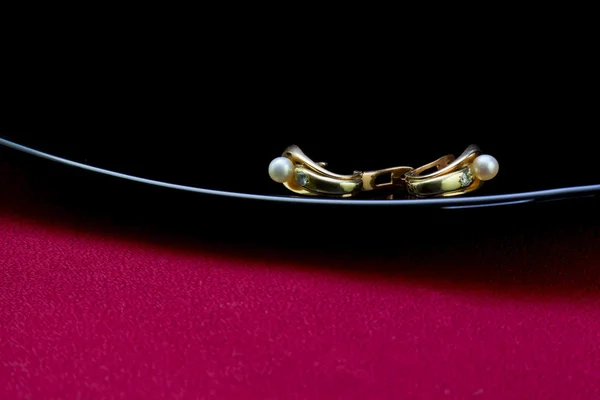 Náušnice s perlami — Stock fotografie