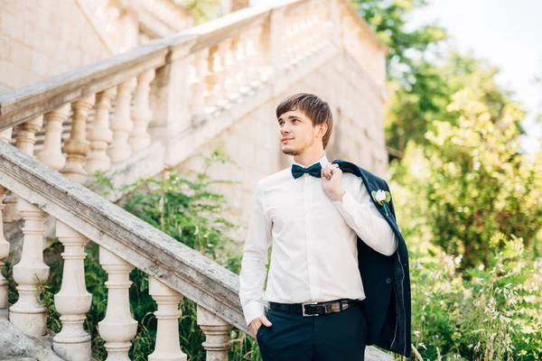 Groom on the stairs of the Nativity of the Blessed Virgin Mary church in Prcanj — Stock Photo, Image