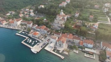 Kutsal Bakire Meryem Kilisesi 'nin Prcanj ve İsa' nın Doğuşu manzarası
