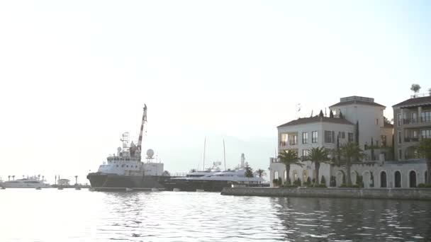 Tivat 'ta Porto Monteregro' daki lüks otellerin manzarası — Stok video