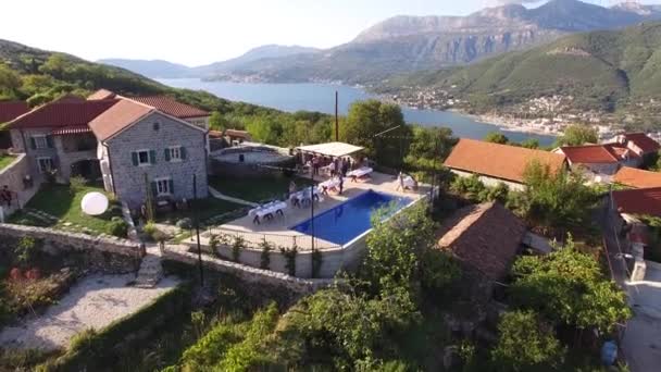 Bella villa di lusso a Lustica sulla costa della baia di Kotor — Video Stock