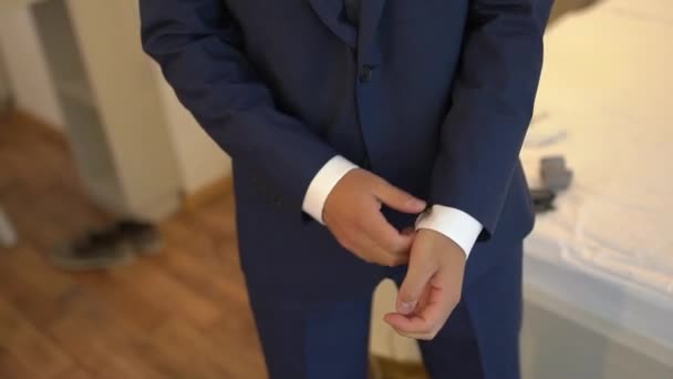 Man adjusts the sleeves of the suit in preparation for the important event, close-up — Stock Video