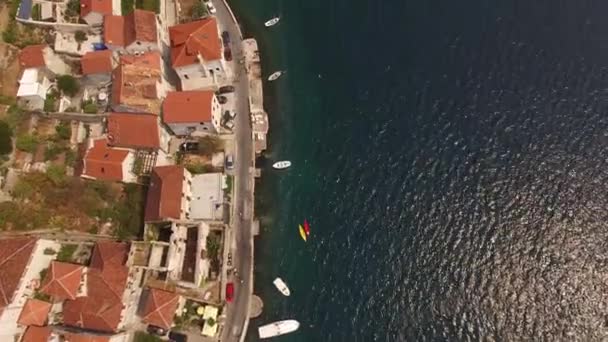 Letecký pohled na budovy starého města Perast — Stock video
