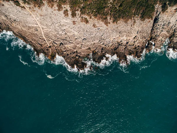 Drone vista de una hermosa playa con agua cristalina — Foto de Stock
