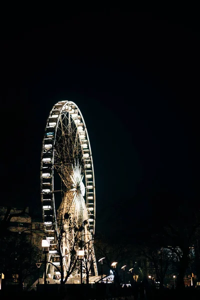 Vista da roda gigante em Budapeste com iluminação — Fotografia de Stock