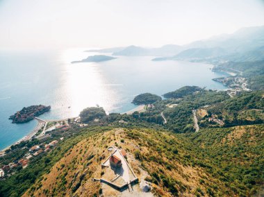 Sveti Savva Kilisesi Sveti Stefan adası yakınlarında.