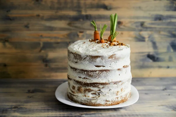 Carrot cake with cream cheese on a table — Stock Photo, Image