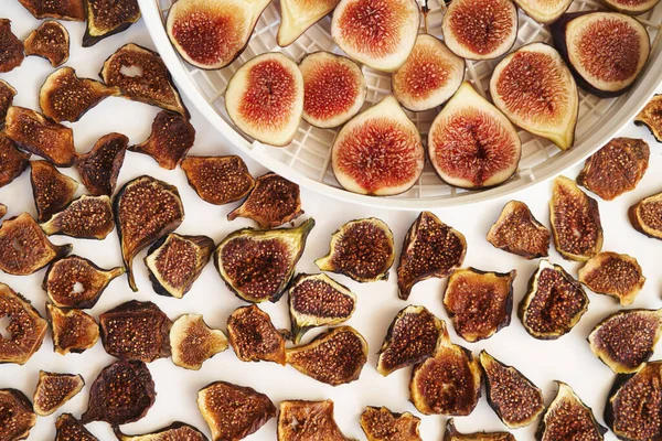 Dried and fresh figs on the table — Stock Photo, Image