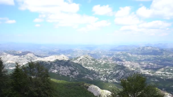 Panoramisch uitzicht vanaf de top van de berg Lovcen. Montenegro — Stockvideo