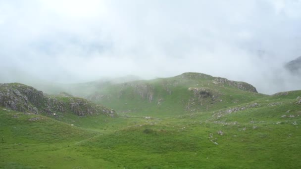 Panorama delle montagne coperte di nebbia nel nord del Montenegro — Video Stock