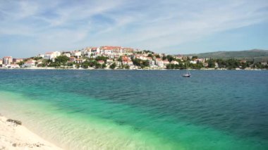 Küçük yelkenli teknesi Hırvatistan kıyılarını geçerek denize açıldı