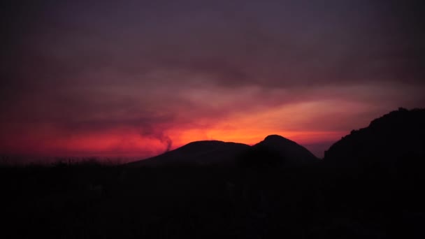 Red and crimson sunset against the background of forest fires — Stock Video