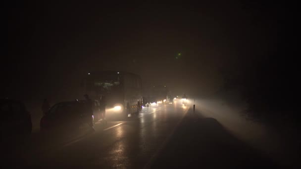 モンテネグロの山火事による長い夜の交通渋滞 — ストック動画