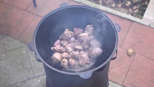 用大锅煮乌兹别克皮的炖肉 — 图库视频影像