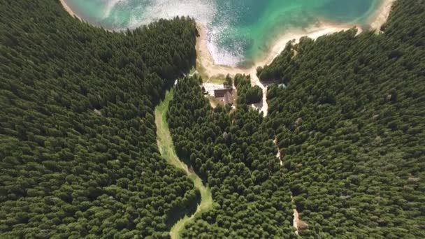 Luchtfoto van Black Lake. Nationaal park Durmitor — Stockvideo