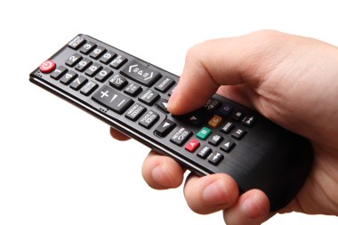 TV uzaktan kumanda tutan el