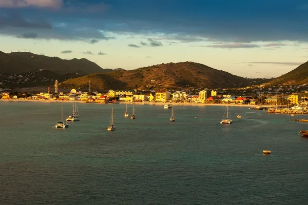 St. Maarten üzerinde güneş ayarı — Stok fotoğraf