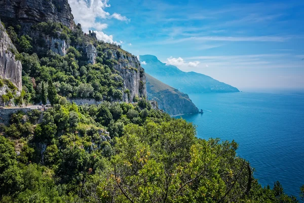 Die amalfiküste und das mediterrane meer in italien — Stockfoto