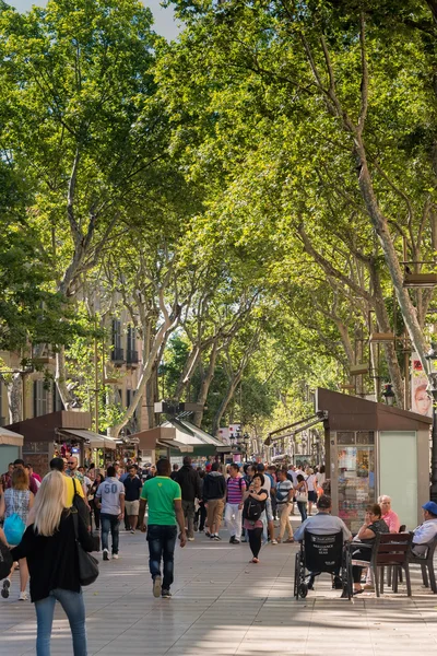Árvore Forrado Pedestre Mall em Barcelona — Fotografia de Stock