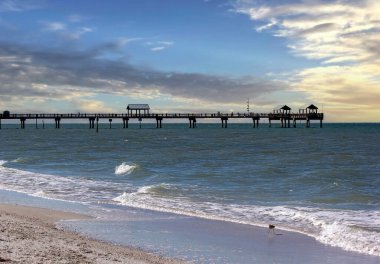 Clearwater Beach, Florida 'daki Meksika Körfezi' ne uzanan 60 numaralı iskele.
