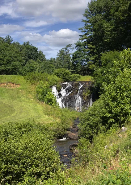 Flytande Vattenfall Inbäddat North Carolina Bergen — Stockfoto