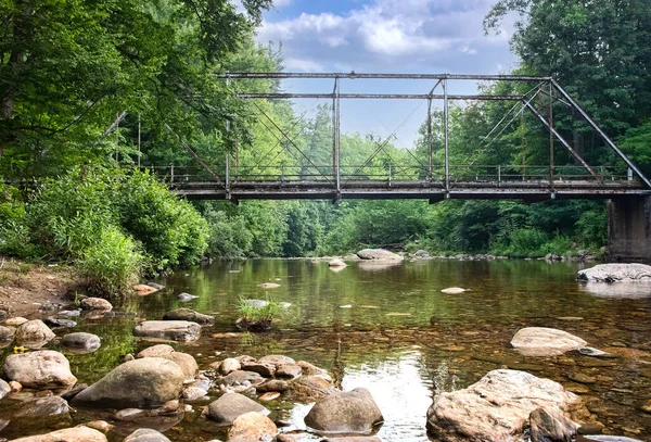 Blå Himmel Och Gammal Bro Vid Duvfloden North Carolina — Stockfoto