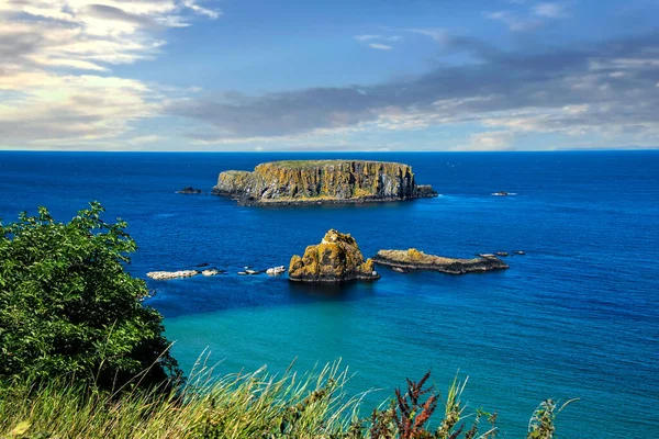 Ovčí Ostrov Malý Ostrov Severního Pobřeží Severního Irska Blízkosti Ballintoy — Stock fotografie