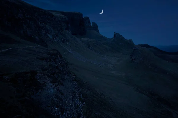 Lua Noturna Sobre Quiraing Deslizamento Terra Face Oriental Meall Suiramach — Fotografia de Stock