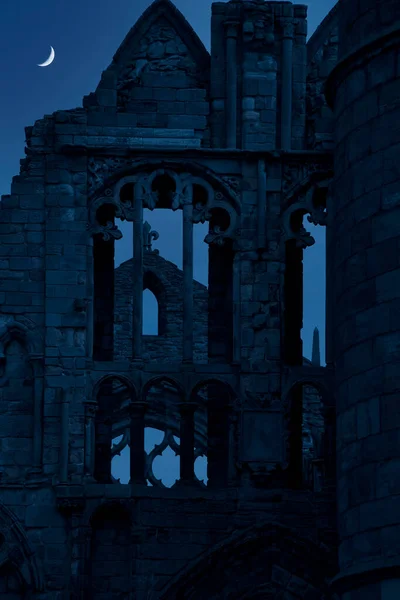 Evening Sky Quarter Moon Ancient European Stone Architecture — Stock Photo, Image