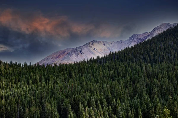 Nuages Orageux Développant Sur Chaîne Montagnes Dans Colorado Rural — Photo