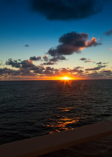 Coucher de soleil sur les Caraïbes — Photo