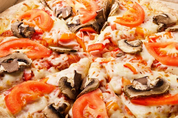 Pizza con funghi — Foto Stock