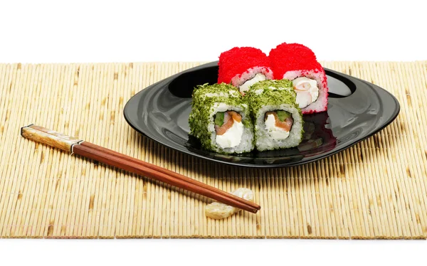 Rotoli di sushi su un piatto — Foto Stock