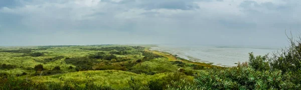 Kilátás Ameland, Hollandia dűnéire és vizes vidékeire Jogdíjmentes Stock Képek