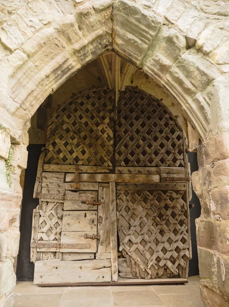 Europas äldsta slott dörren på chepstow castle — Stockfoto