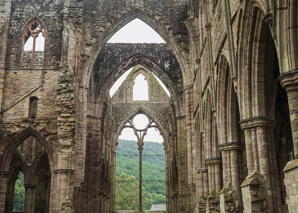 Ruinerna av tintern abbey, en tidigare Cisterciensorden kyrka från 1100- — Stockfoto