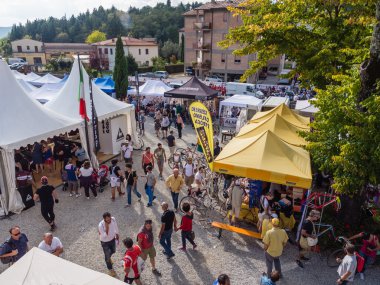 Market for cycling enthousiasts at L'Eroica, Italy clipart