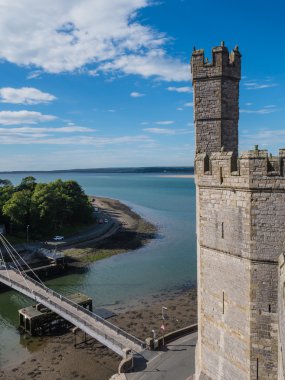 Caernarfon Castle Nehri'nde Seiont görüntülemek