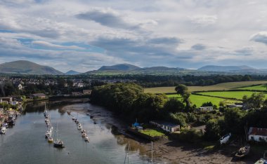 Caernarfon Castle Nehri'nde Seiont görüntülemek