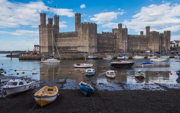 View on Caernarfon Castle from the other side of the river Seiont — Stock Photo, Image