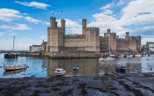 View on Caernarfon Castle from the other side of the river Seiont — Stock Photo, Image