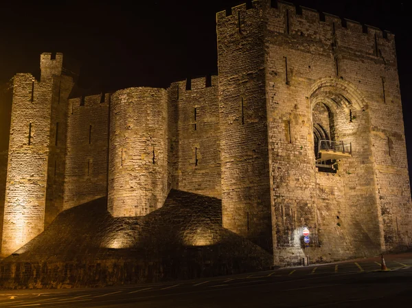 Vedere pe Castelul Caernarfon noaptea — Fotografie, imagine de stoc